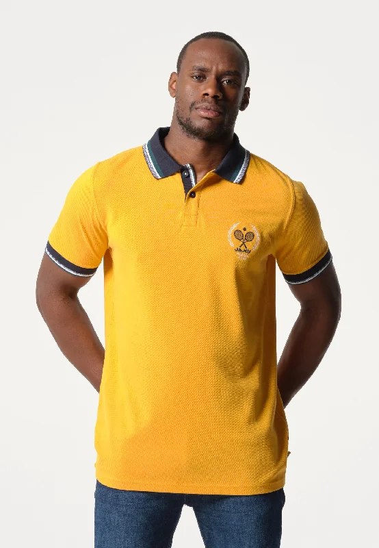 Polo homme jaune moutarde avec logo tennis